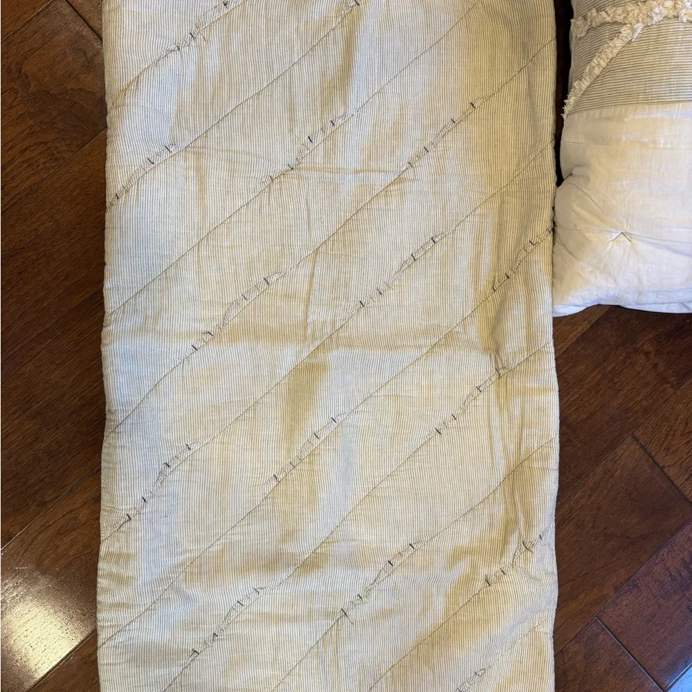 Anthropologie Cream and White Pillow Set - Picture 3 of 4